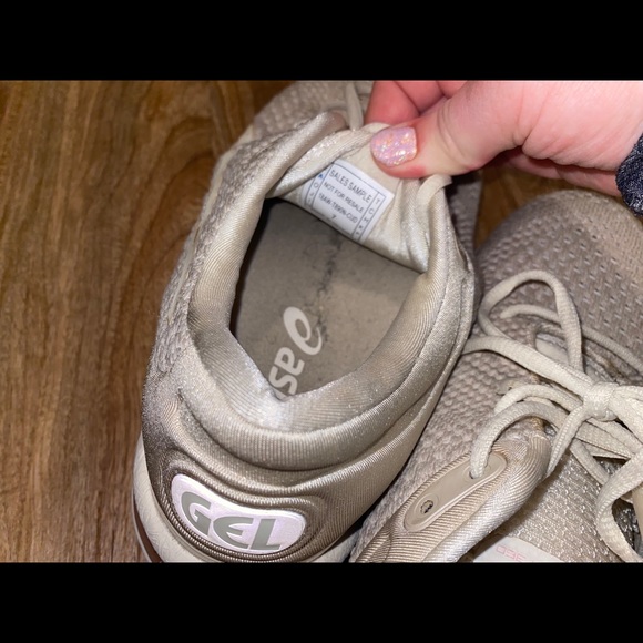 ASICS - Picture 4 of 6